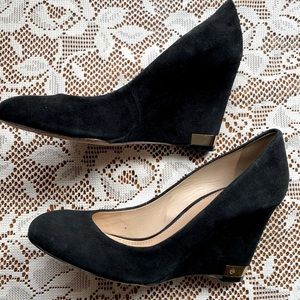 Tory Burch size 8 classic suede heels, worn twice!